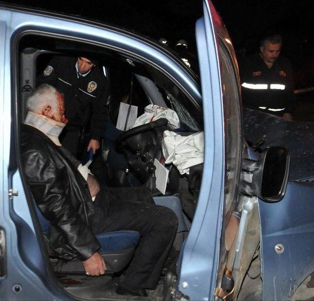 1 Kişinin &Ouml;ld&uuml;ğ&uuml; Kazada Yaralanan S&uuml;r&uuml;c&uuml; De Kurtarılamadı 1