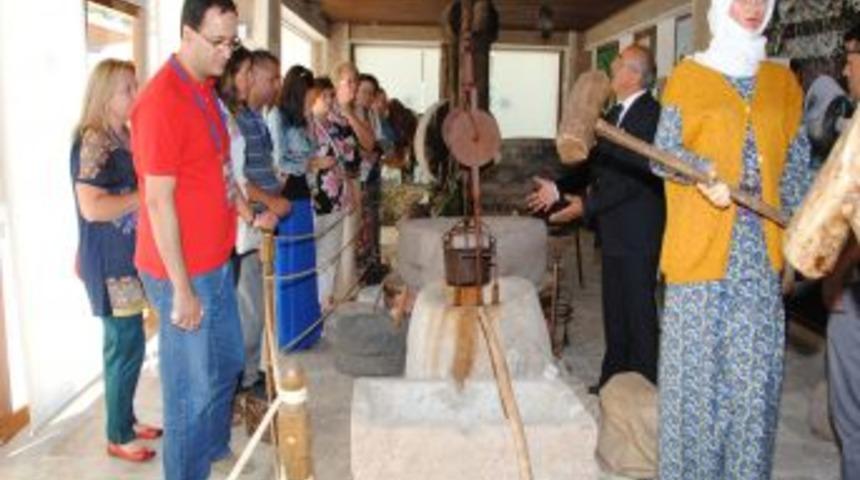 130 Avrupalı &Ouml;ğrenci Ve &Ouml;ğretmen Evrenseki K&uuml;lt&uuml;r Evi'nde Y&ouml;r&uuml;k Hayatını Tanıdı