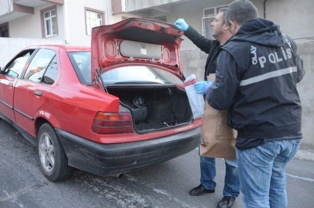 &Ouml;ğrenciler Esrarla Yakalandı