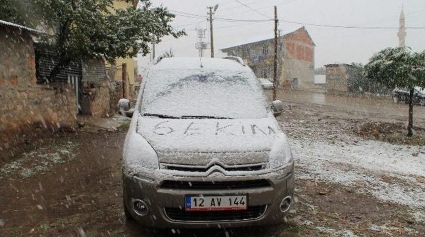 Yedisu İl&ccedil;esinde Dağlar Beyaz &Ouml;rt&uuml;ye B&uuml;r&uuml;nd&uuml;