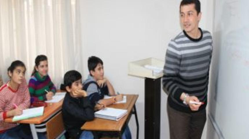 Eğitimciler Derneği 6 Yılda Bin 200 &Ouml;ğrenciye &Uuml;cretsiz Kurs Verdi