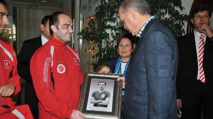 Şampiyonlardan Başbakan Erdoğan&rsquo;a Duygulandıran Ziyaret