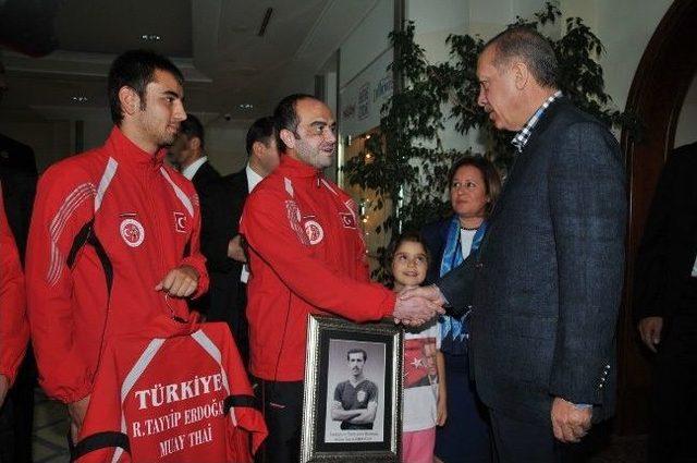 Şampiyonlardan Başbakan Erdoğan’a Duygulandıran Ziyaret