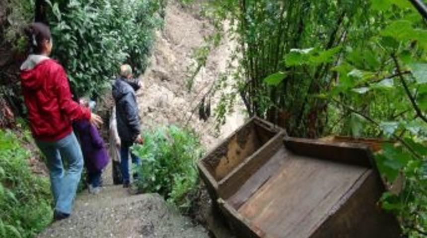 Zonguldak'ta Meydana Gelen Heyelan Korkuttu