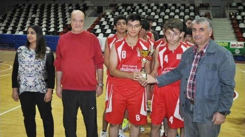 Basketbol Turnuvası Nefesleri Kesti