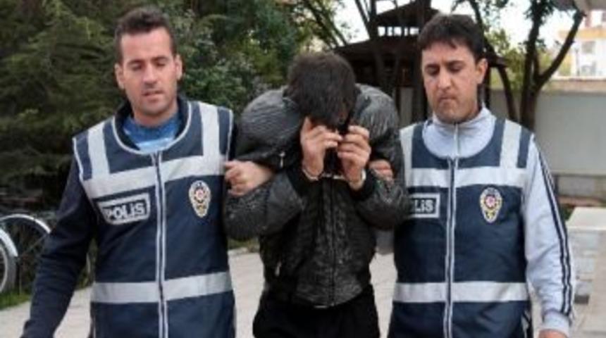 İki Yaşlı Kadının &Ccedil;antasını &Ccedil;alan Kapka&ccedil;&ccedil;ı Yakalandı