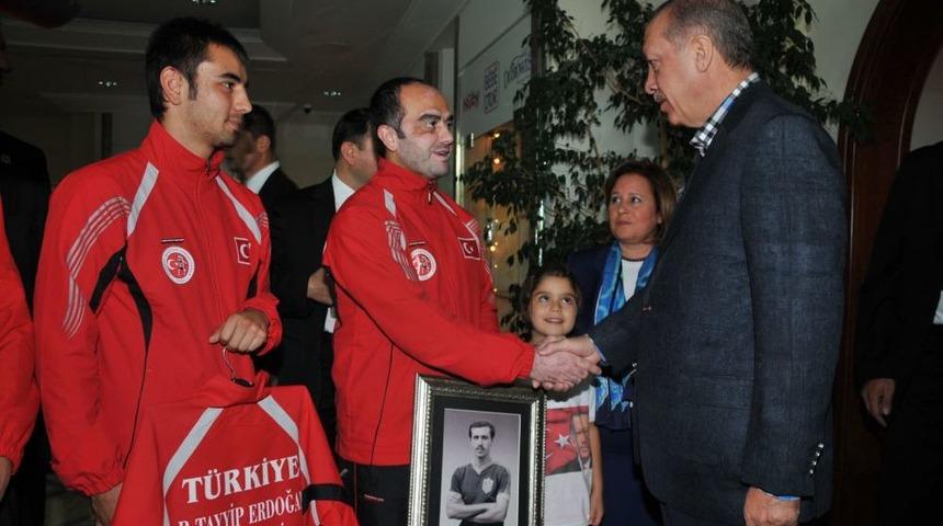 Şampiyonlardan Başbakan Erdoğan&rsquo;a Ziyaret
