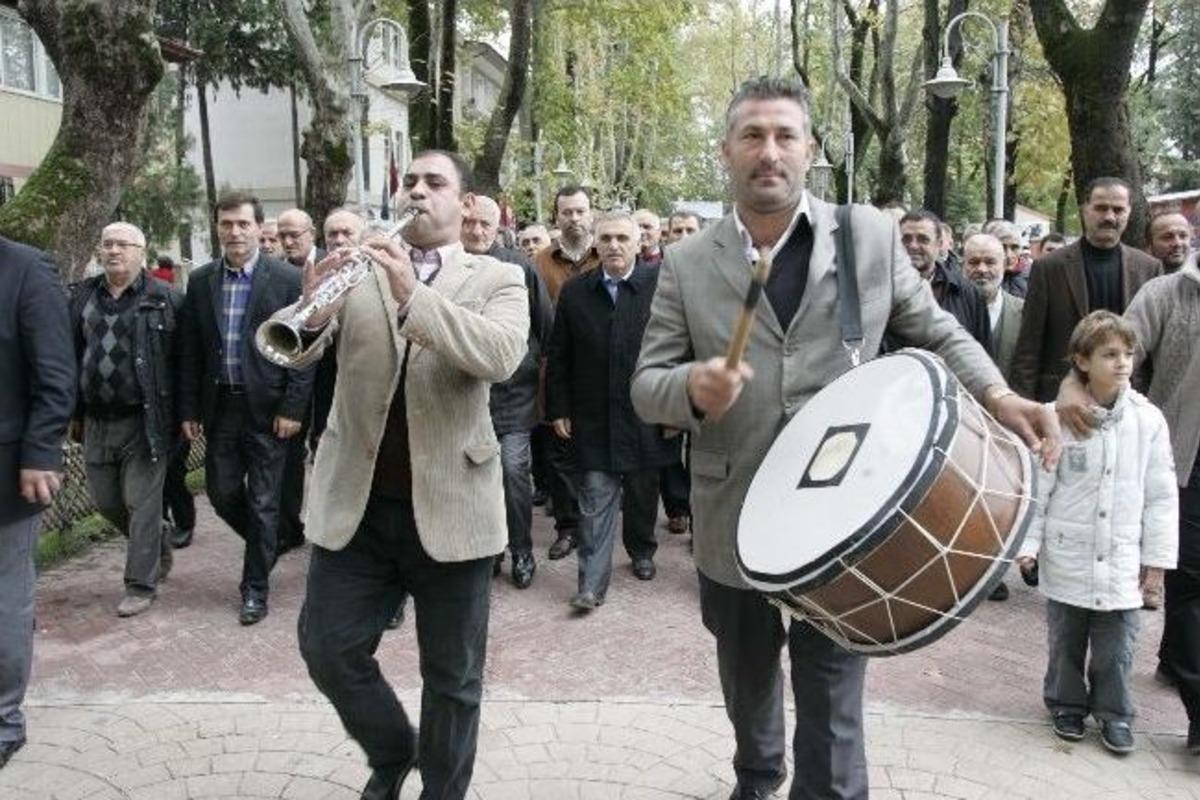 Başkan İnci, Adaylık Başvurusunu Davul Zurna Eşliğinde Yaptı