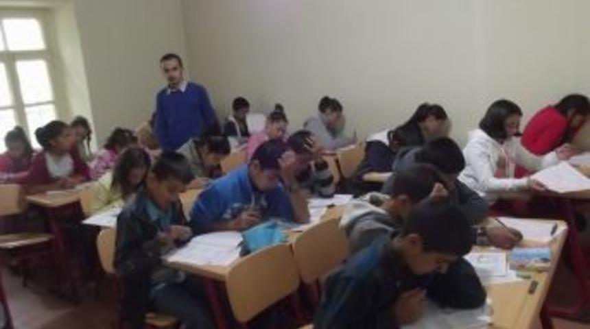Kağızman Okuma Salonu &Ouml;ğrencilerin Seviyesini &Ouml;l&ccedil;t&uuml;