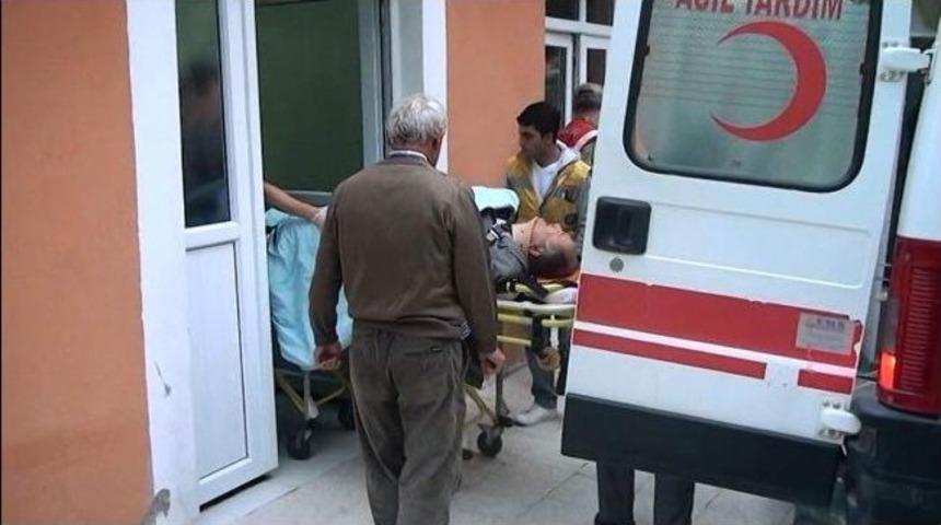 Otomobil U&ccedil;uruma Yuvarlandı: 3 Yaralı