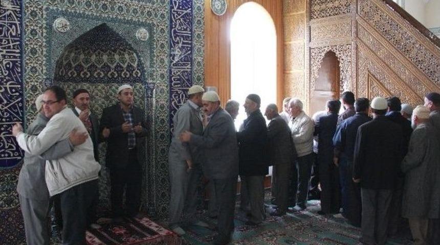 Ahlatlı Hacı Adayları Dualarla Uğurlandı