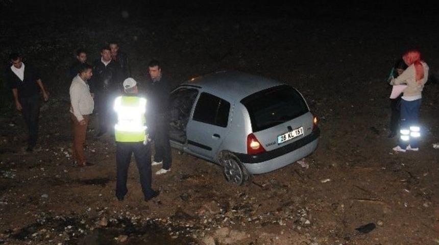 Otomobil Arsaya U&ccedil;tu: 1 Yaralı