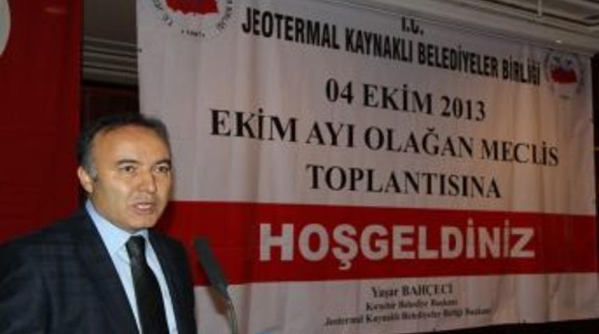 Vali Altıparmak: Futbol Kul&uuml;plerini Kamp I&ccedil;in Erzurum&rsquo;a Y&ouml;nlendirelim