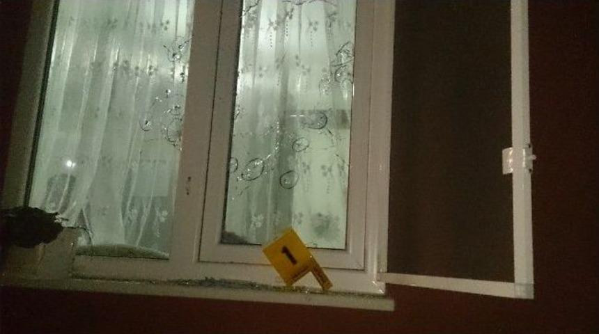 G&ouml;lc&uuml;k'te Ev Kurşunlandı