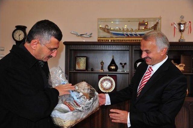 Thy Genel M&uuml;d&uuml;r&uuml; Kotil, Vali Bektaş&rsquo;ı Ziyaret Etti 2