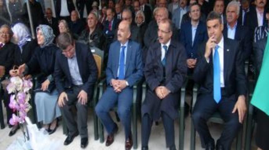 Davutoğlu: BM İnsanlık Zirvesi 2016'da İstanbul'da Yapılacak