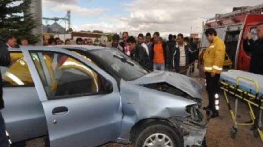 Sivil Polis Aracı Kaza Yaptı: 2 Yaralı