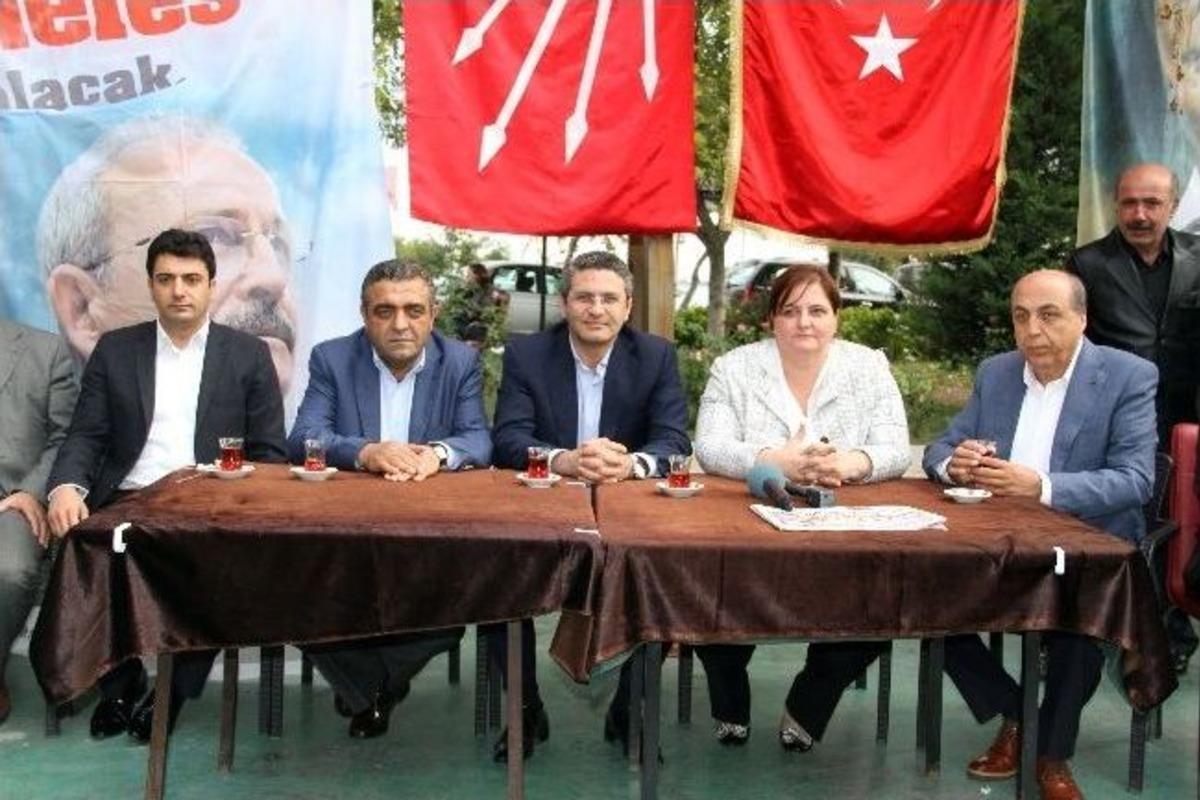 Fatih&rsquo;te 300 Kişi Chp&rsquo;ye Katıldı