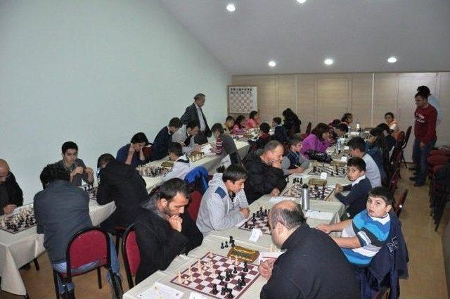 Kul&uuml;plerarası Satran&ccedil; Turnuvası Heyecanı Sona Erdi 1