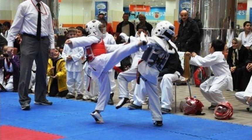 D&uuml;zce&rsquo;de Taekwondo B&uuml;y&uuml;k İlgi G&ouml;rd&uuml;