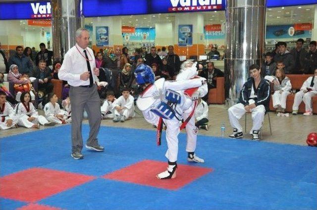 D&uuml;zce&rsquo;de Taekwondo B&uuml;y&uuml;k İlgi G&ouml;rd&uuml; 2