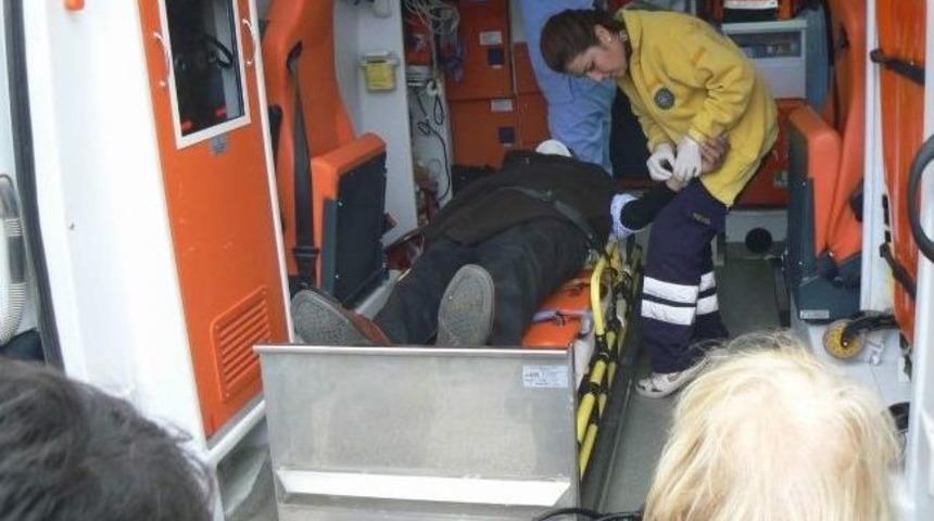 Boz&uuml;y&uuml;k'te Trafik Kazası, 2 Yaralı