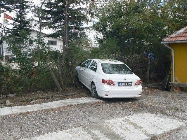 Boz&uuml;y&uuml;k te Trafik Kazası, 2 Yaralı 1