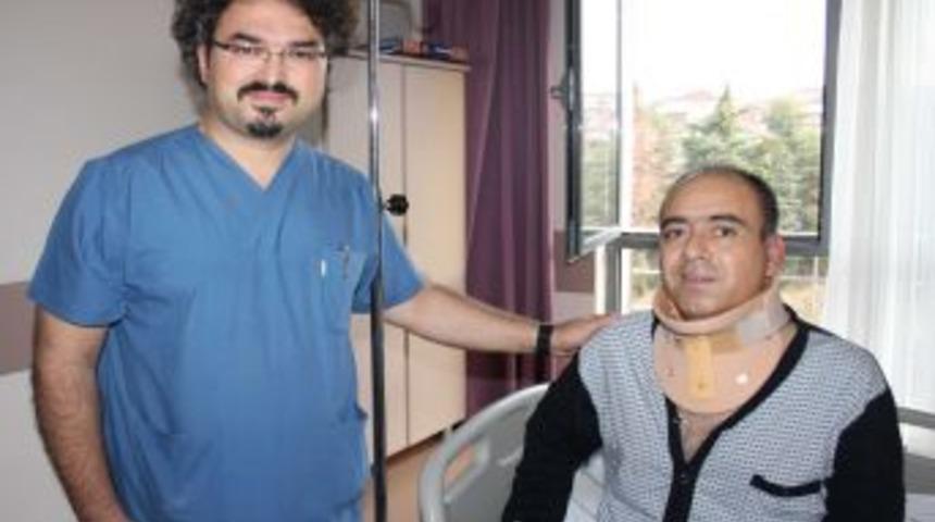 &Ouml;ks&uuml;rd&uuml;, boynunu kırdı