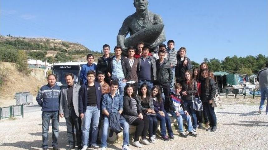 Gen&ccedil; Denizlilileri &Ccedil;anakkale&rsquo;ye Başkan Zolan Uğurladı