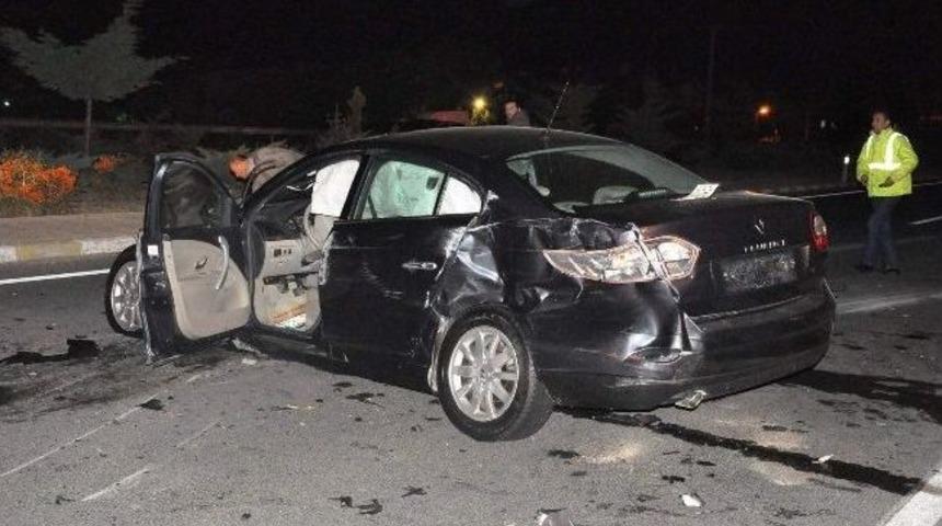 Turistleri Taşıyan Minib&uuml;s Kaza Yaptı: 7 Yaralı