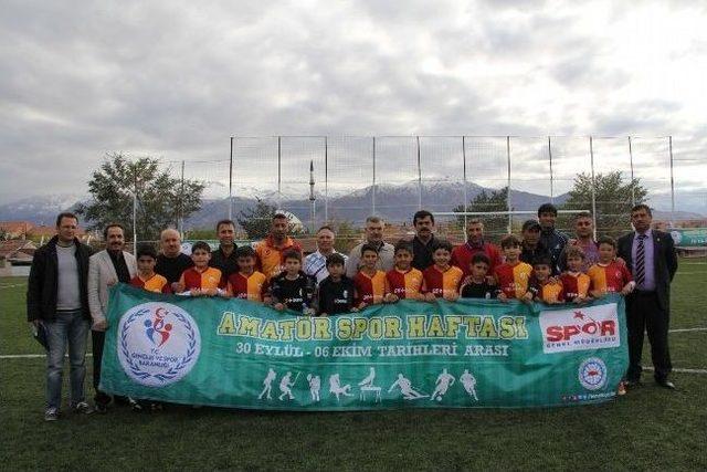 Babalar İle Oğullar Yeşil Sahada Karşı Karşıya Geldi 2