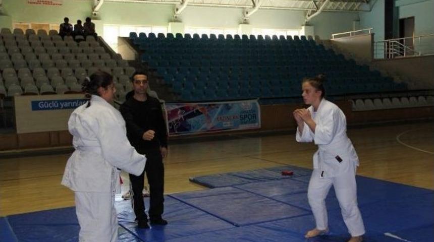 Judocuların M&uuml;cadelesi Nefesleri Kesti