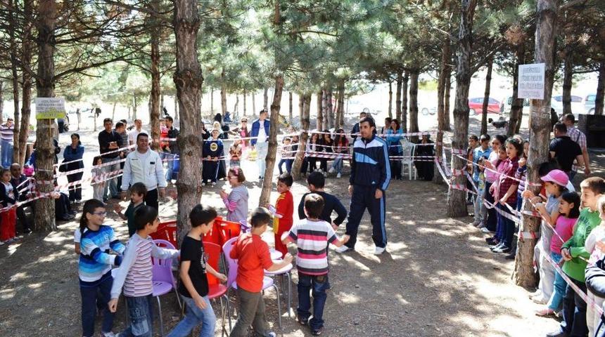 Merzifon Ahi Koleji &Ouml;ğrenci Ve Velilerini Piknikte Buluşturdu