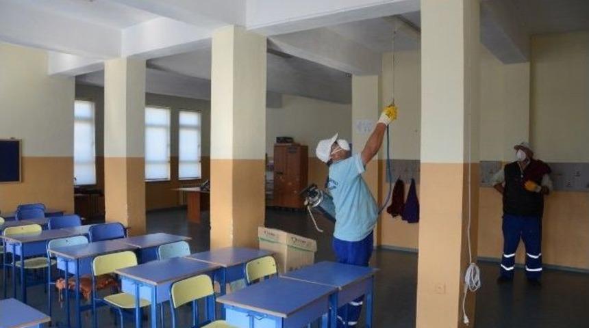 Kartepe'de Okullar İla&ccedil;lanıyor