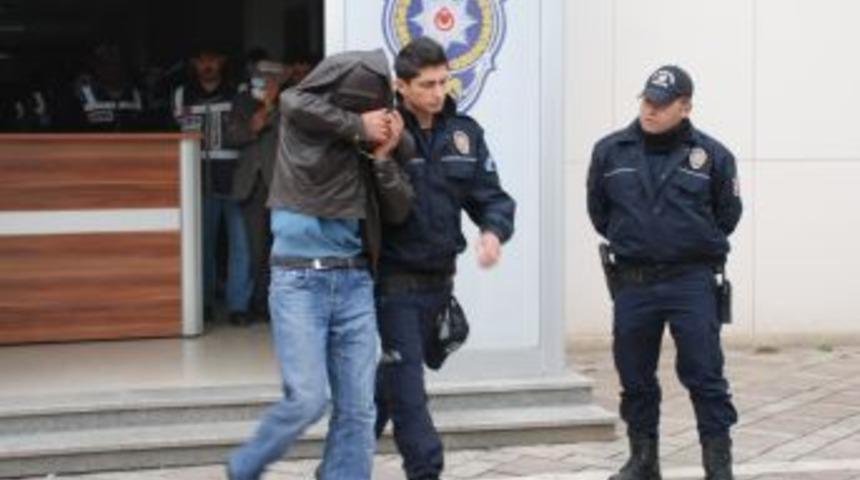 Kiraladıkları Otomobilleri Sahte Evrakla Satan Şebeke &Ccedil;&ouml;kertildi