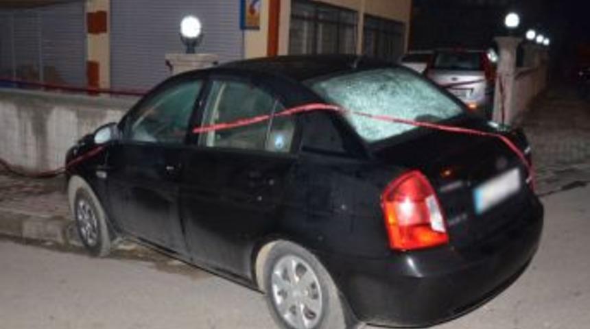 Ablasını Otomobille Hastaneye G&ouml;t&uuml;r&uuml;rken Kalp Krizinden &Ouml;ld&uuml;