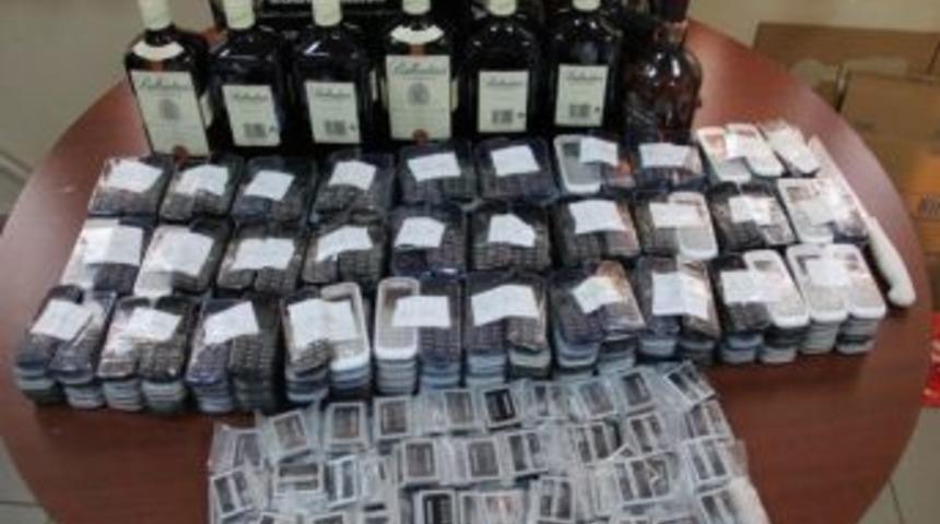 Habur Sınır Kapısı'nda 1 Milyon Liralık Ka&ccedil;ak Eşya Ele Ge&ccedil;irildi