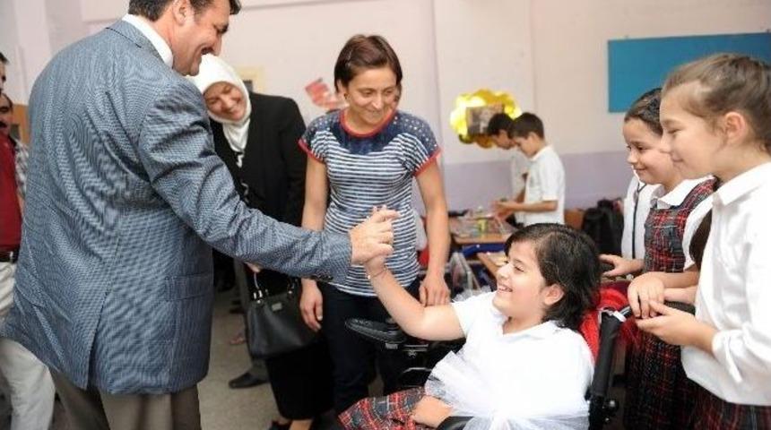 Başkan D&uuml;ndar&rsquo;dan Engelli Vatandaşlara Ak&uuml;l&uuml; Araba