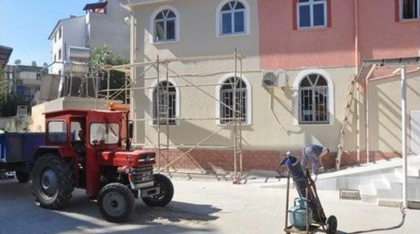 Salihli Belediyesi, Camilerde Yenileme &Ccedil;alışması Yapıyor