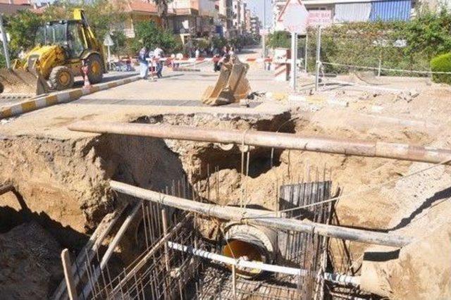 Salihli&rsquo;de Kanalizasyon Hattı Kontrol Altına Alındı 1