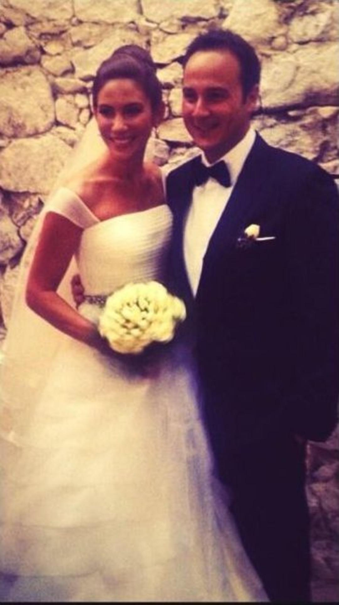 &Uuml;nl&uuml; Oyuncu Zeynep Beşerler Bodrum&rsquo;da Evlendi