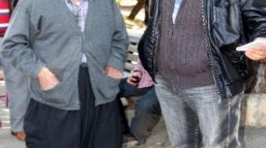 Yaşlı Adamın Kurbanlık Parasını &Ccedil;aldılar