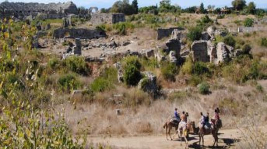 Ruslar, Mısır'a Gidemeyince Deve Turunu Manavgat'ta Atıyor