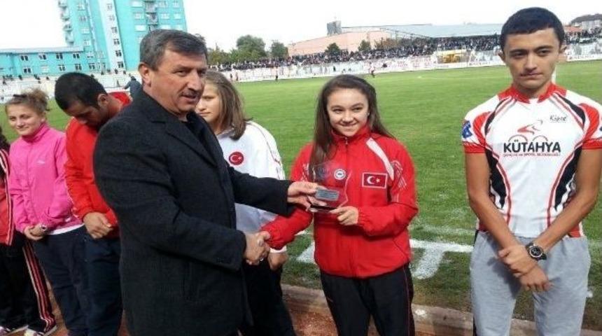 Başarılı Sporculara &Ouml;d&uuml;l