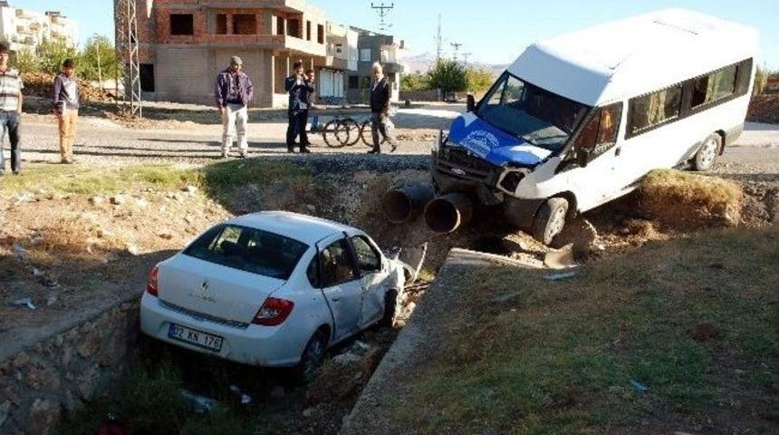 Demir boru 4 kişinin hayatını kurtardı