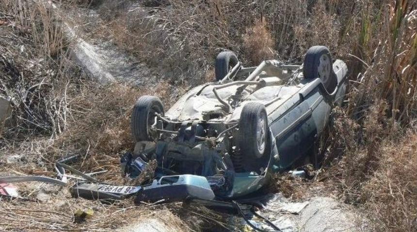 Boz&uuml;y&uuml;k'te Trafik Kazası, 3 Yaralı