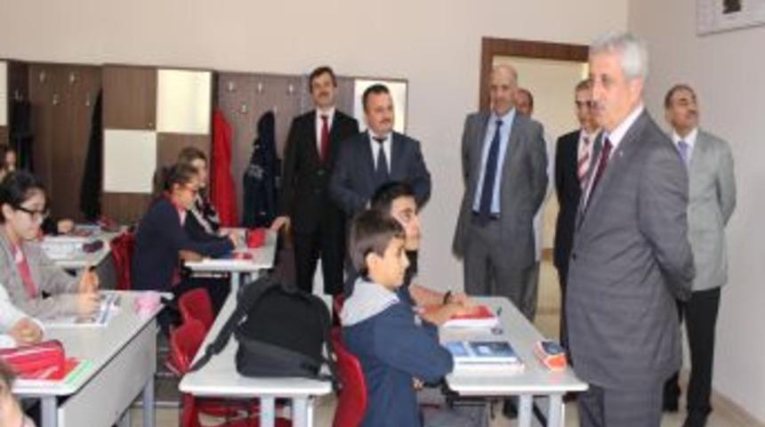 İneg&ouml;l Milli Eğitim M&uuml;d&uuml;r&uuml; Mehmet Başt&uuml;rk'ten Nezaket Ziyareti