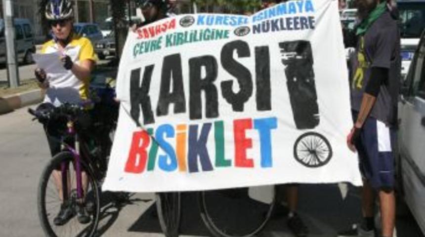 Savaş Karşıtı Bisiklet&ccedil;iler İncirlik'te Eylem Yaptı