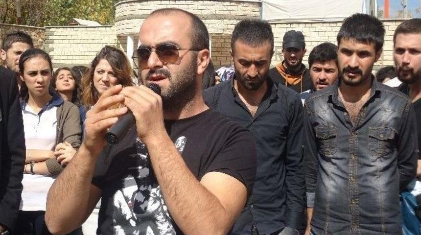 &Uuml;niversite &Ouml;ğrencileri Ulaşım Sorununu Protesto Etti