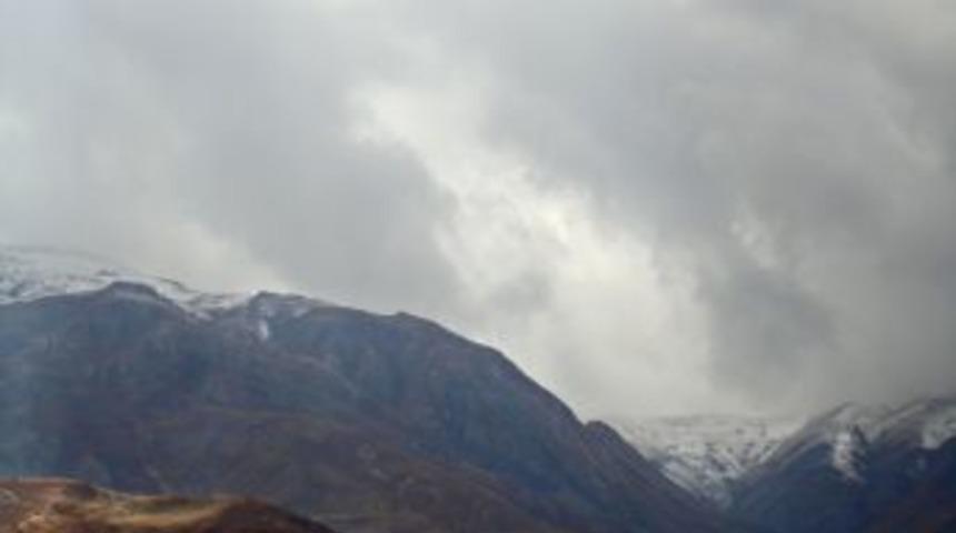 Muş'a Mevsimin Ilk Karı Yağdı